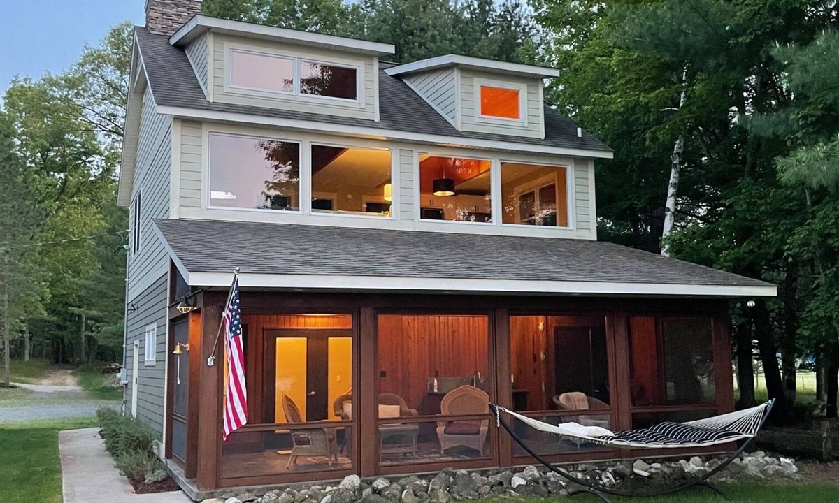 Baldwin House | Big Star Lake Beachfront 2bed/1bath, screened porch & amazing sandy beach/lake.