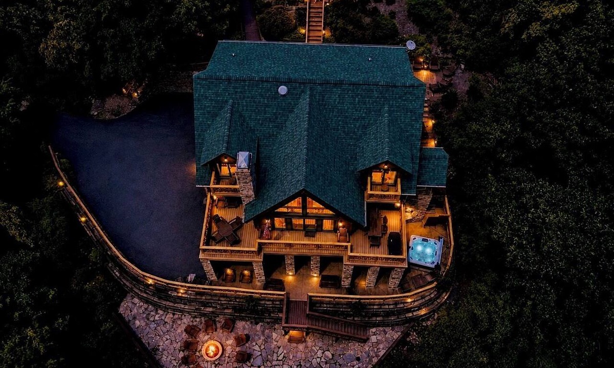 Lake Lure Cabin | Cabin, hot tub, fire pit, pool, resort access, boating, spa, golf, hiking