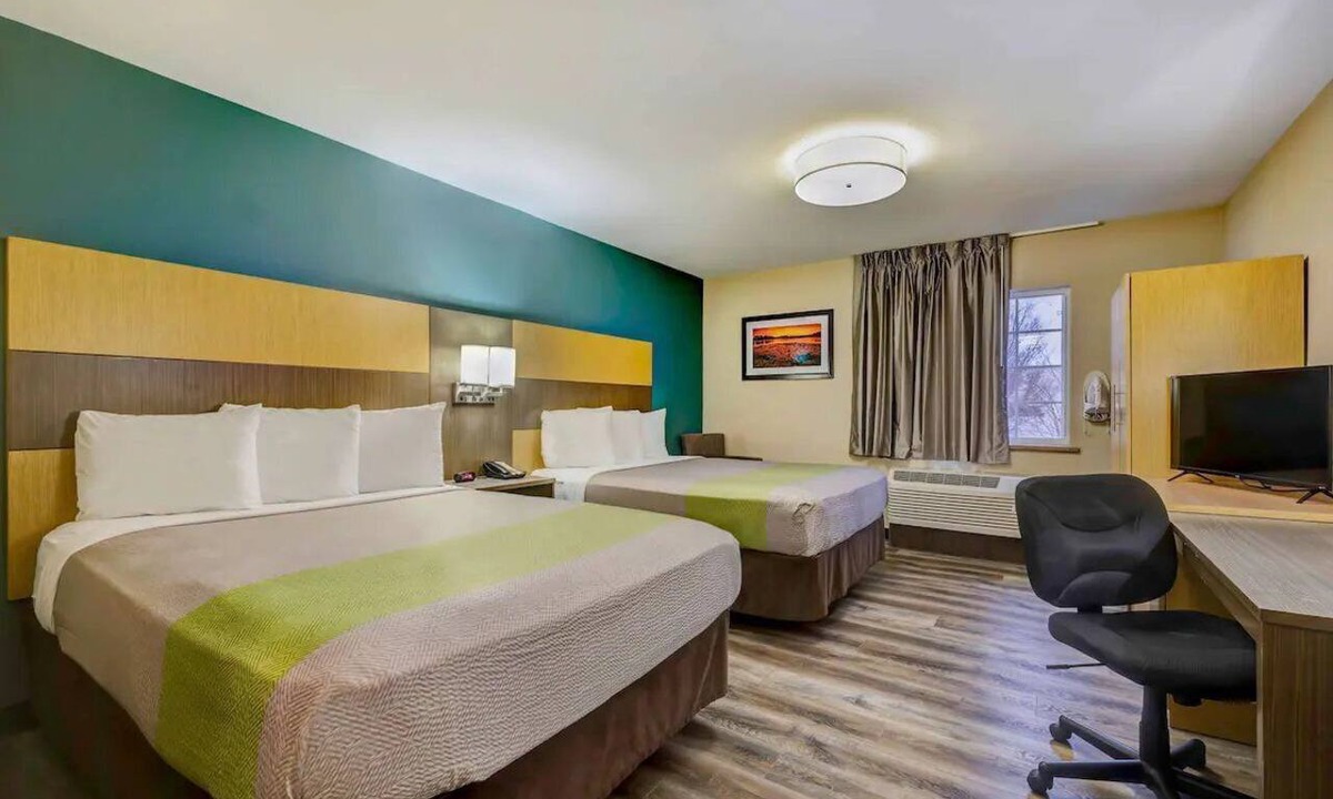 Lenexa Hotel | Clean & Comfy Studio w/Kitchenette & Free Parking | Oak Park Mall - 2.4 miles