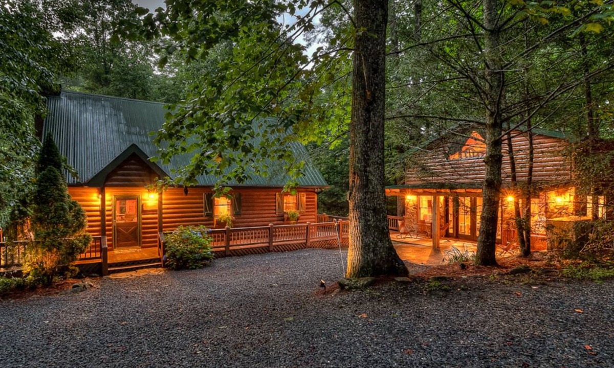 Cherry Log Cabin | Directly on Big Creek/Hot Tub/Game Room/Outdoor Living Space/Remote/True Cabin