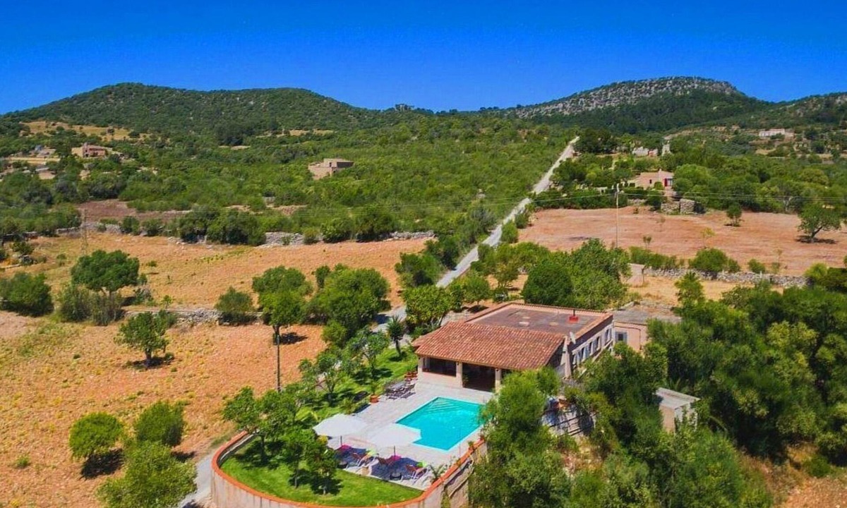 Son Macia House | Finca Son Macia ruhige Lage Schwimmbad und Klimaanlage by Interhome