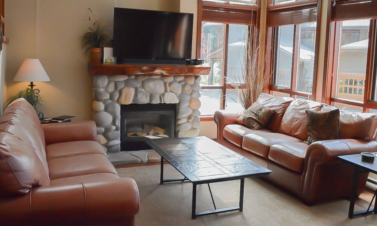 Sun Peaks House | Magnificent Multi Level Townhouse | Ski-in & Ski-out | Private Hot Tub