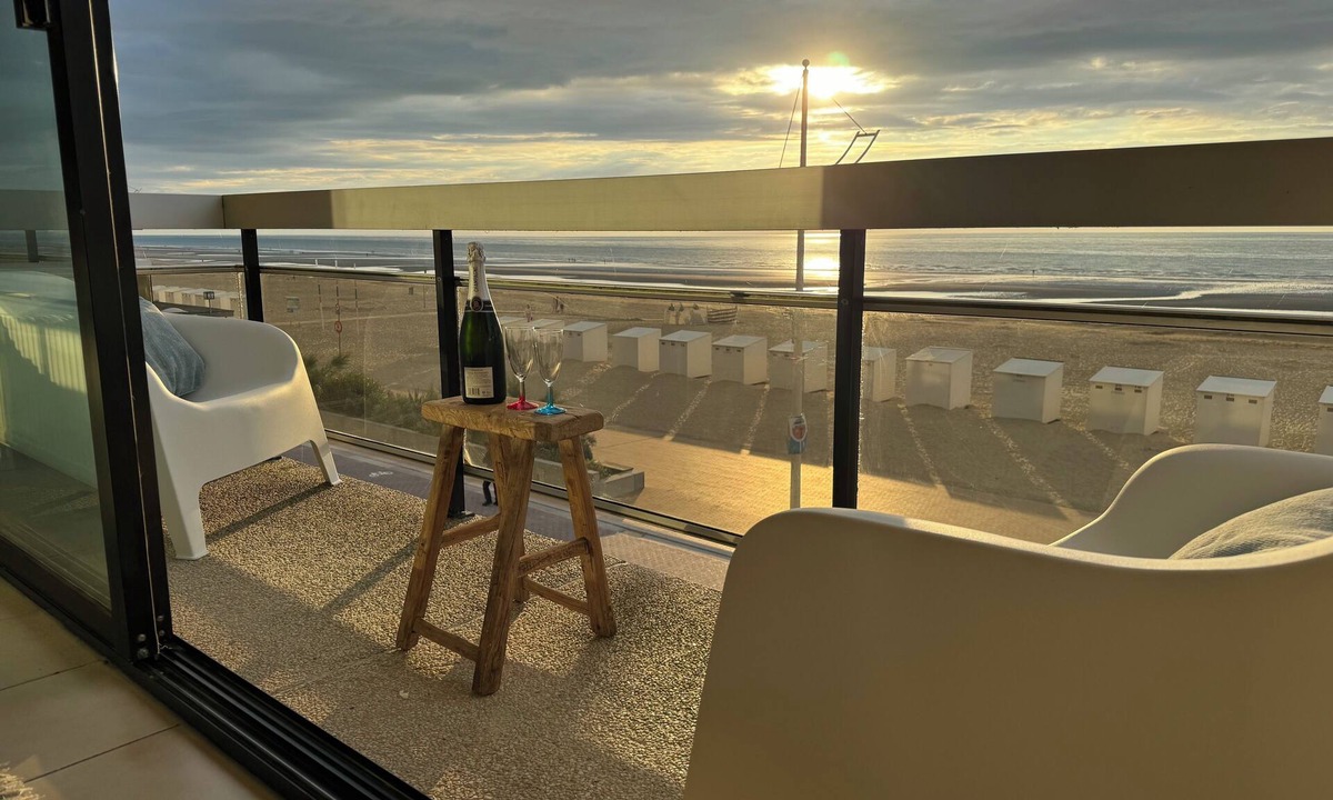 Sint-Idesbald Apartment | Suite Baptiste. Beachfront