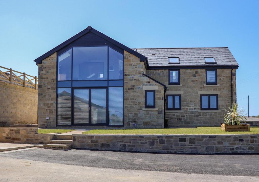 Amble House | The Waves