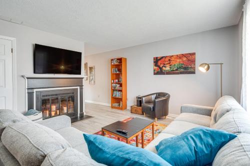 West Side Historic District House | Walk to Main St & Ecusta Trail! Dog-Friendly Gem