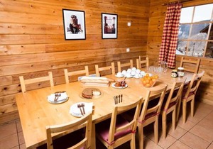 Chalet rustique près des pistes avec WiFi, 7 chambres pour 14 personnes in Courchevel
