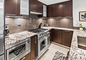 Downtown Executive Suite w/ secure parking in Victoria