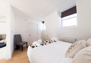 Fulham Penthouse Sleeps 2 Pets Ok & Sw Balcony in London