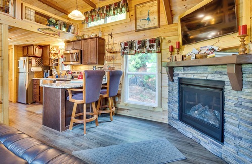 Mill Spring Cabin | 7 Mi to Lake Lure: Mill Spring Cabin w/Hot Tub
