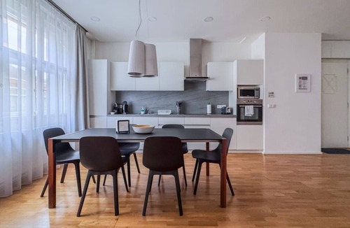 Josefov Apartment | Bright and Modern 3-Bedroom Apartment in Old Town