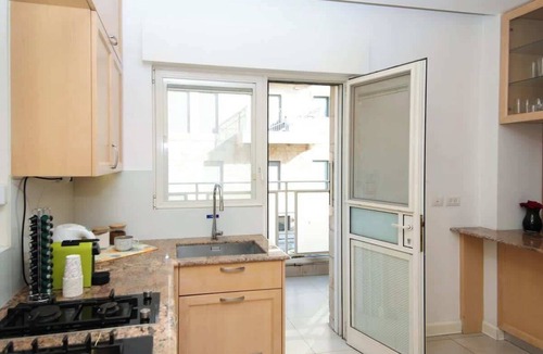 Mamilla Apartment | Bright, Spacious, & Homey Rechavia Apartment