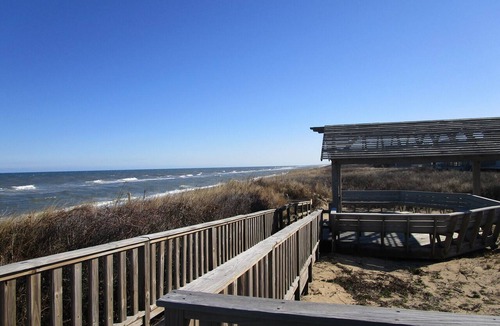 Southern Shores House | CAPTAINS QUARTERS - AN ALL INCLUSIVE VACATION RENTAL LOCATED IN SOUTHERN SHORES!