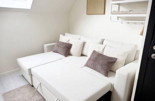 Wondelgemstraat Apartment | Central Ghent | Stylish Private Room in Shared Apartment with High-Speed Wi-Fi