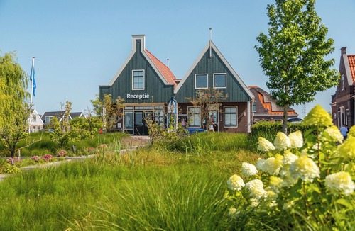 Uitdam House | Detached bungalow with 3 bedrooms, 2 bathrooms and a terrace