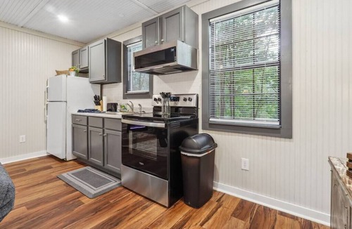 Ellijay Cabin | Firepit, Near Waterfalls| Cozy 1BR Cabin| Perfect for Small Families