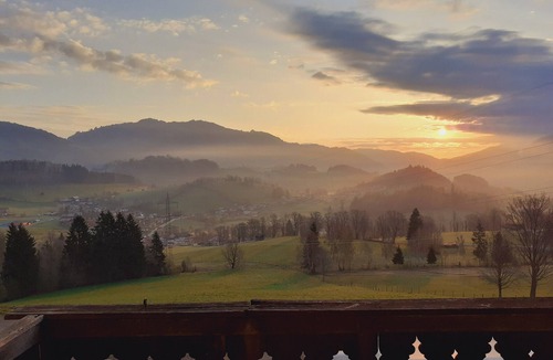 Goldegg Apartment | Holiday Apartment "Knollgut Buchberg" with Mountain View, Shared Terrace & Wi-Fi