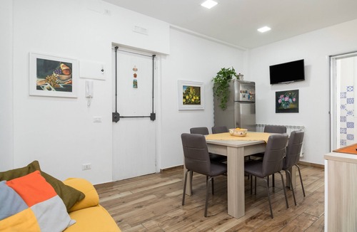 Borgo-Sanzio Apartment | Holiday Apartment "Violet House" with Private Terrace, Air Conditioning and Wi-Fi