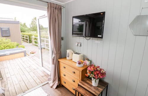Bretforton Cottage | HYDRANGEA, romantic, character holiday cottage in Bretforton