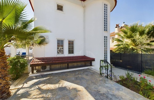 Fethiye Villa | Ideally located 4 bedroom 3 bathroom air conditioned villa with own pool