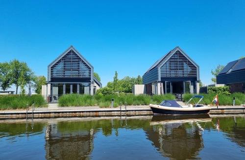 Balk Villa | Luxurious detached watervilla with jetty near the lake