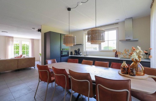 Makkum Villa | Luxury Beach Villa with Hot Tub