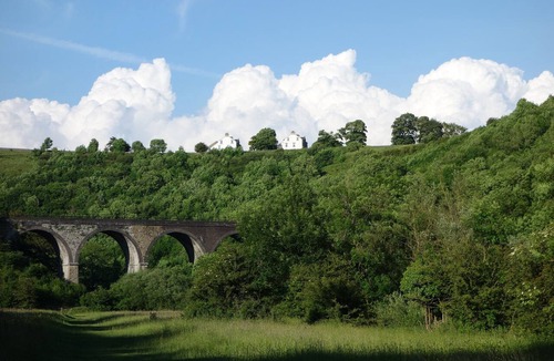 Tideswell Cottage | Luxury Cottage Sleeping 8, Pet Friendly in Historic Village of Tideswell.