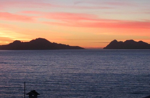 Oia House | Luxury Villa with private pool, amazing ocean views, 100m to sandy beach, Wi Fi