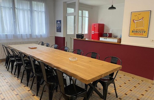 Bazouges-sur-le-Loir House | Maison familiale près du Zoo et du circuit