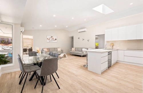 Mudgeeraba House | Modern Family Home – Saltwater Pool, Near Robina