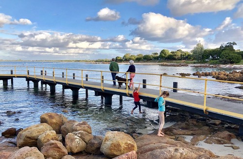 Dunsborough House | New Pet friendly home & very close to dog beaches & Old Dunsborough bay
