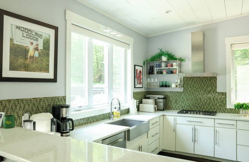 Mount Tremper House | Private Catskills retreat with a pool, hot tub & fenced yard, minutes from Woodstock & Phoenicia hiking, dining & breweries. Fast WiFi, workspace & Peloton make it ideal for remote work or a creative reset. 30-night minimum. Dogs welcome.