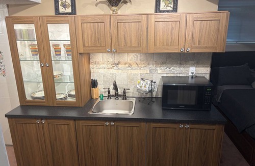 Wasaga Beach House | Private rental in residential neighborhood. Beach or woods at your fingertips.