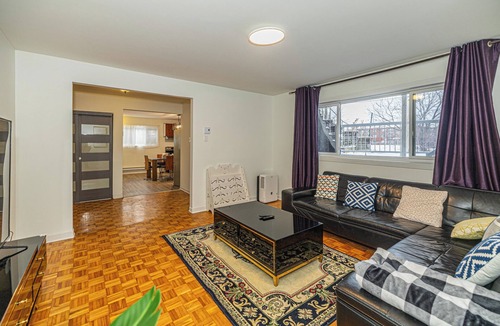 Brossard Apartment | Spacious & Quiet 3 BDR Apt/15 mins to DT &Parking