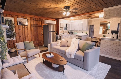Logan Cottage | The Anchorage - Quiet Stay near Lake Logan