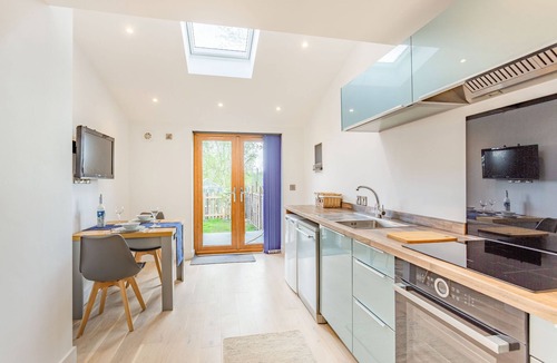 Pitchcombe Cottage | THE BELFRY, romantic, with a garden in Evesham