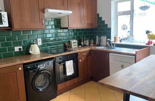 Broadstone Apartment | Unique & Central 3BD Semi - D House - Dublin City