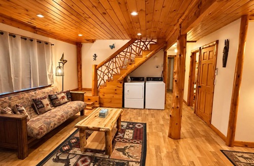 Jay House | Unique Rustic Ski/Tree House - Game room, Hot tub & Sauna