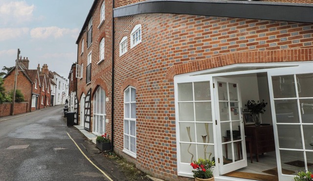 1 BED, pet friendly, country holiday cottage in Bishop's Waltham in Southampton