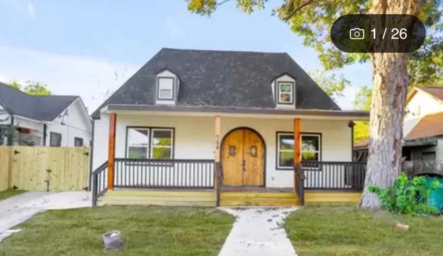 1925 NEW Charming Fr Bungalow by Riverwalk in San Antonio