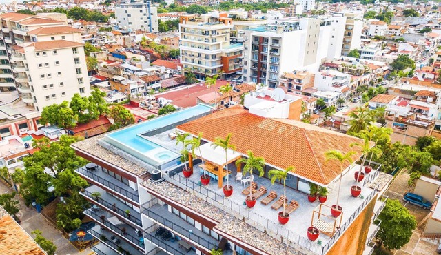 1BR/2BA Mountain-View Condo @ Oceana | Rooftop Pool, Gym | Romantic Zone in Puerto Vallarta