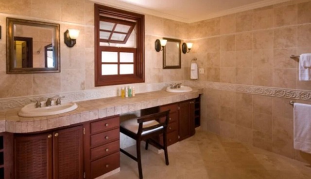 1BR/2BA with Kitchen & Private Roof Top Deck w/Pool in St. Philip
