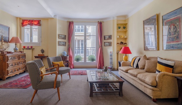 2 BEDROOM FLAT NEAR EIFFEL TOWER 110 sqm in Paris