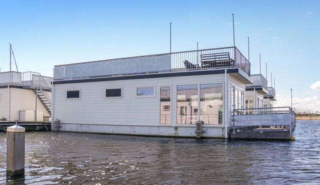 2 bedroom lovely ship in Aalsmeer in Aalsmeer