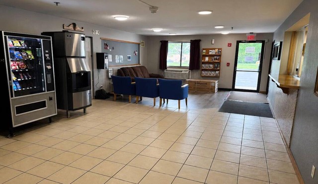 2 Full Beds | Non-Smoking in Kalamazoo