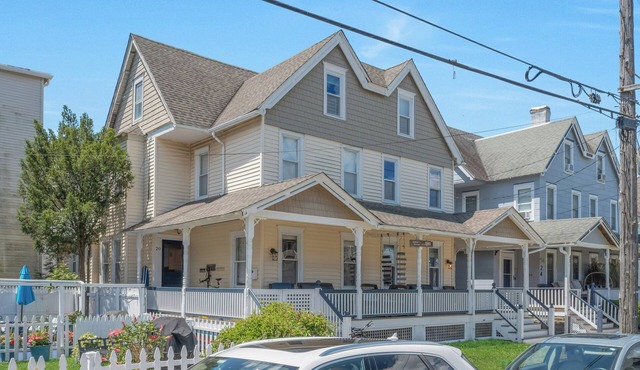 20 Grover's Ocean, spacious 5 bedroom home with central AC, 1 block to beach! in Neptune Township