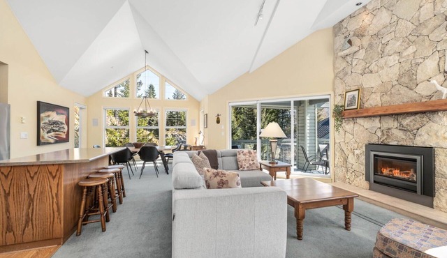 2BR | The Lynx | Family-Sized | Mountain Views | Private Balcony | Parking | Tranquil Location in Whistler
