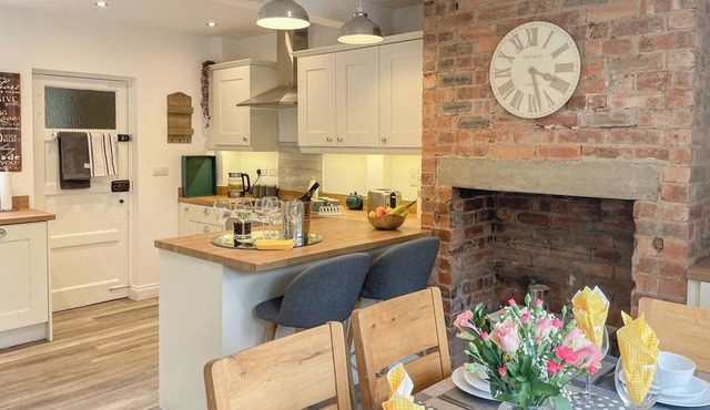 3 bedroom accommodation in Mills Croft, near Hognaston in Matlock