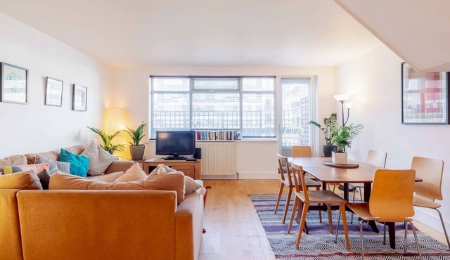 3-Bedroom Duplex w/Private Patio in Shoreditch - Pass the Keys in London