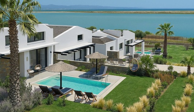 3 Bedroom Panoramic Villa: Sea & Lagoon Views, BBQ – Flamingo View Paradise! in Nea Propontida