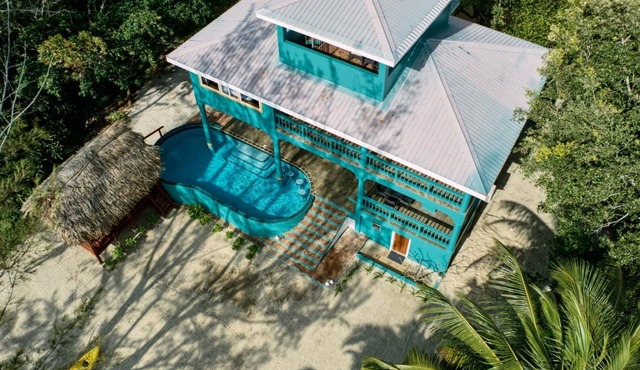 3BR Beachfront Villa w/Pool & Ocean Views in Placencia